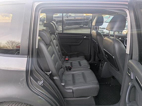 Volkswagen Touran 25 of 27