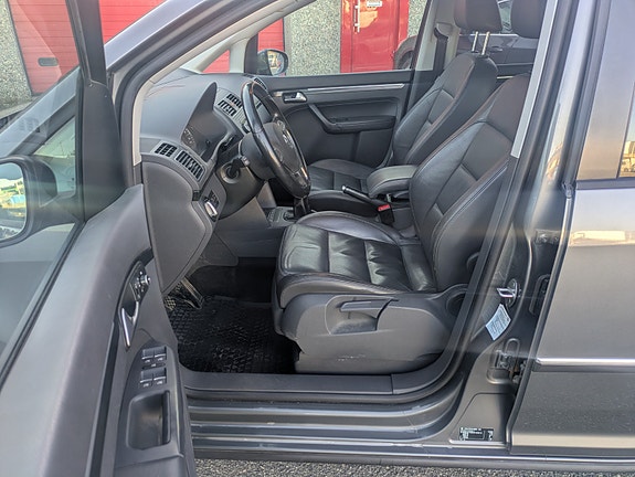 Volkswagen Touran 16 of 27