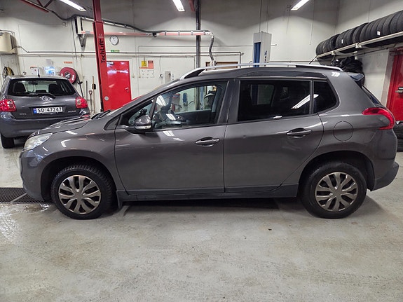 Peugeot 2008 2 of 5