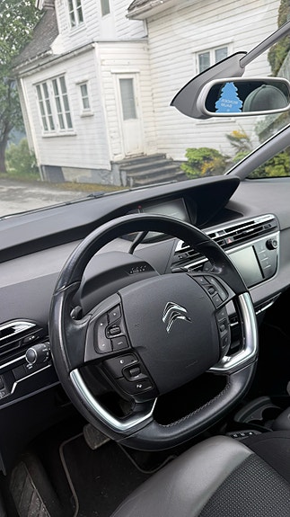 Citroen C4 Picasso 3 of 5