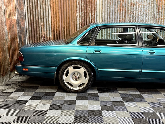 Jaguar XJR 5 of 5