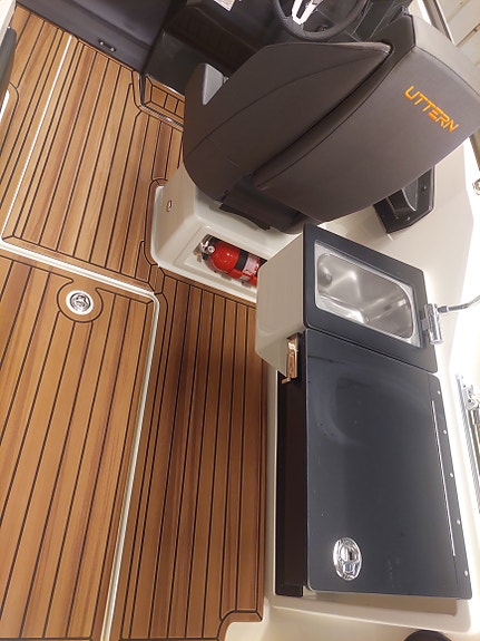 Ny Uttern D65 White Premium Edition m/Mercury 200 //MYE UTSTYR // SPAR 89.560,- 5 of 12