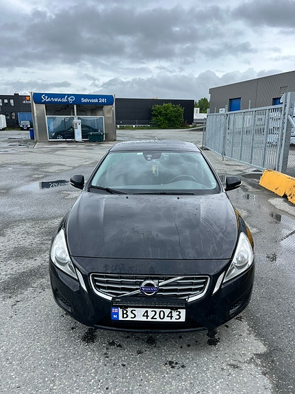Volvo S60 2 of 21