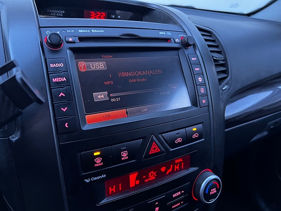 Kia Sorento 15 of 24