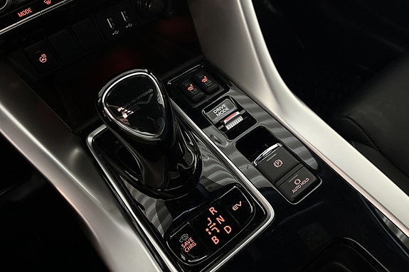 Girspak, 4WD modusvelger, Håndbrems/Autohold og varmeseter foran.