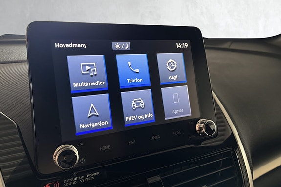 Brukervennlig infotainment med smarttelefonintegrasjon og berøringsskjerm.