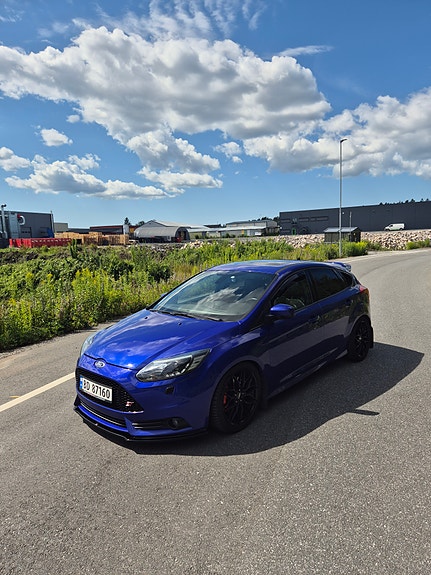 Ford Focus 2 of 5