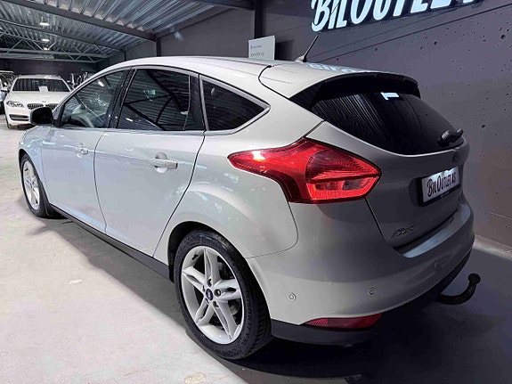 Ford Focus 7 of 23
