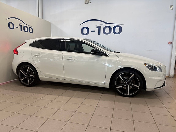 Volvo V40 4 of 5