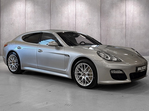 Porsche Panamera 4 of 5