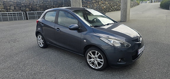 Mazda 2 3 of 5