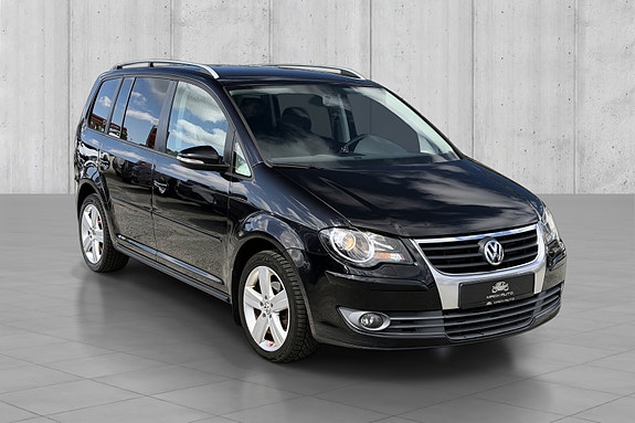 Volkswagen Touran 3 of 5