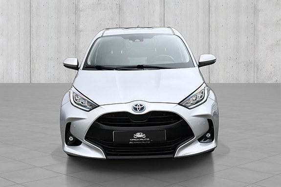 Toyota Yaris 2 of 5