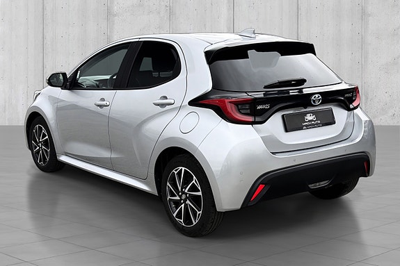 Toyota Yaris 4 of 5