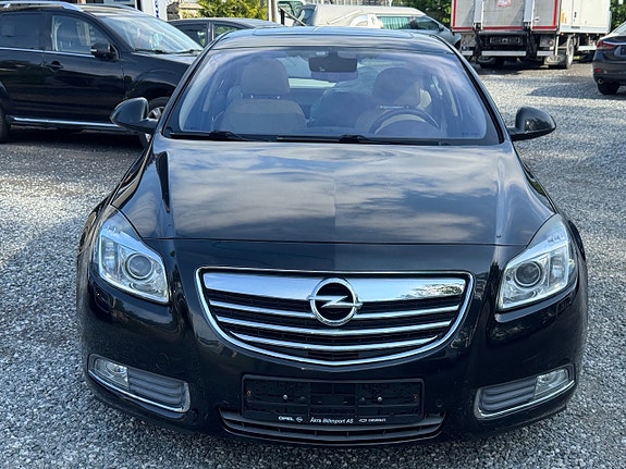Opel Insignia 2 of 5