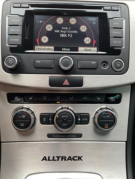 Volkswagen Passat Alltrack 17 of 28
