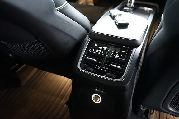 Volvo XC90 9 of 15