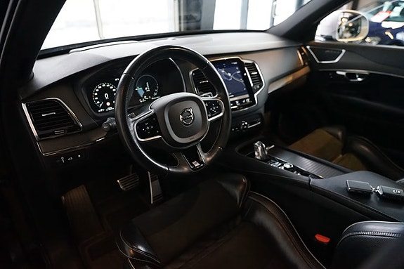 Volvo XC90 10 of 15