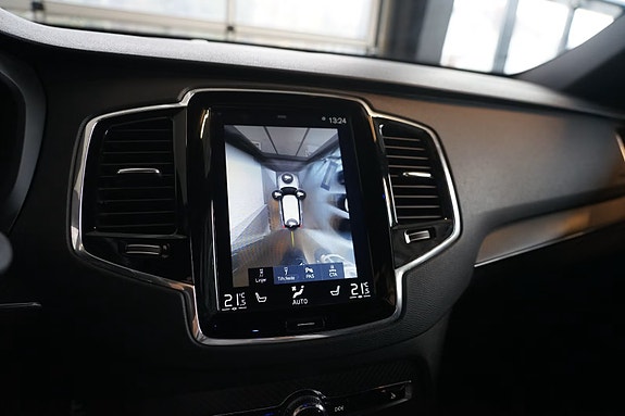 Volvo XC90 3 of 15