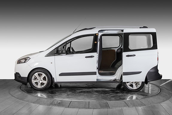 Ford Transit Courier 5 of 5