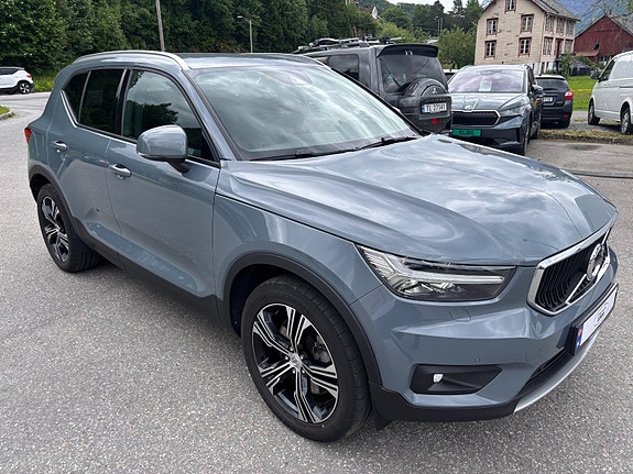 Volvo XC40 3 of 5