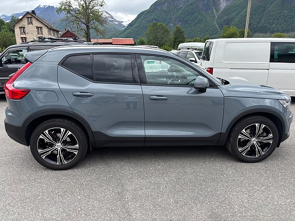 Volvo XC40 4 of 5