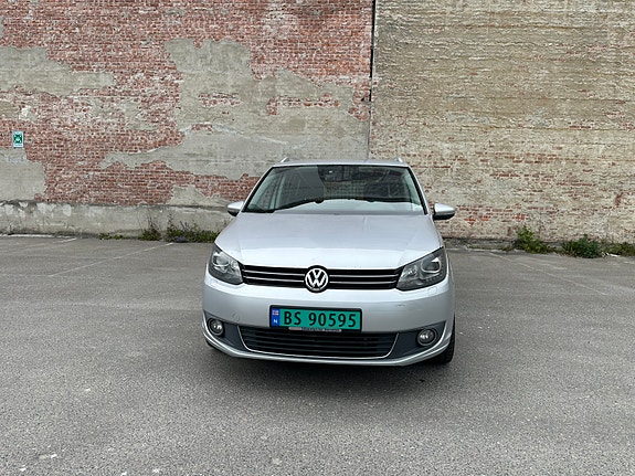 Volkswagen Touran 2 of 5