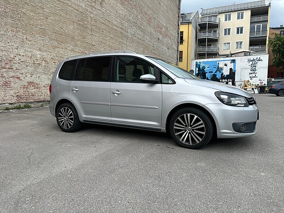 Volkswagen Touran 4 of 5
