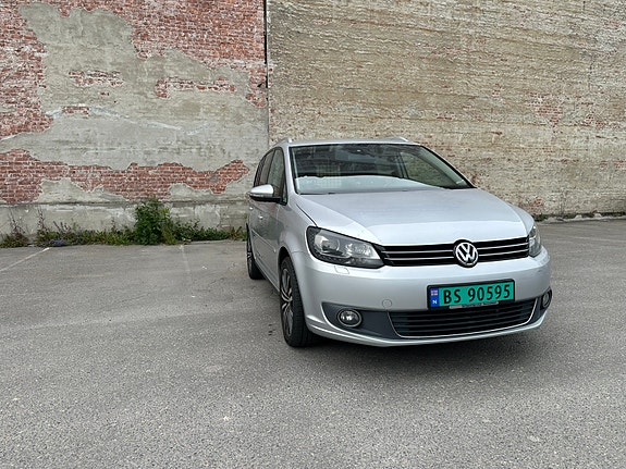 Volkswagen Touran 3 of 5