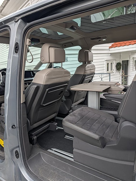 Volkswagen Multivan 13 of 18