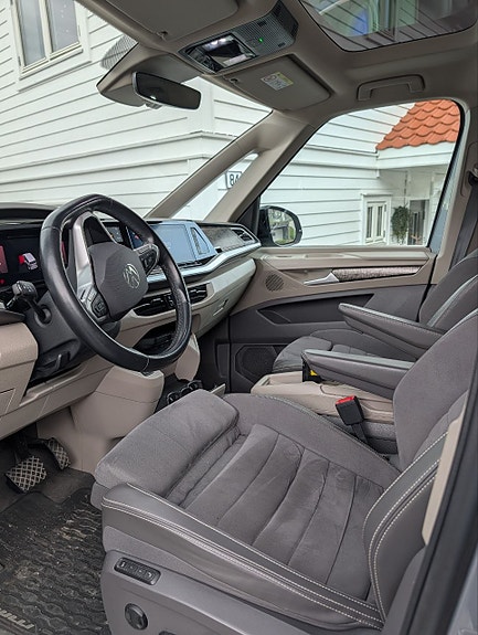 Volkswagen Multivan 10 of 18
