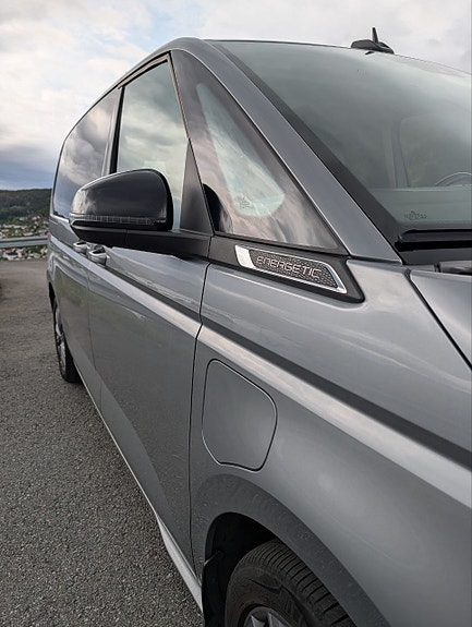 Volkswagen Multivan 2 of 18
