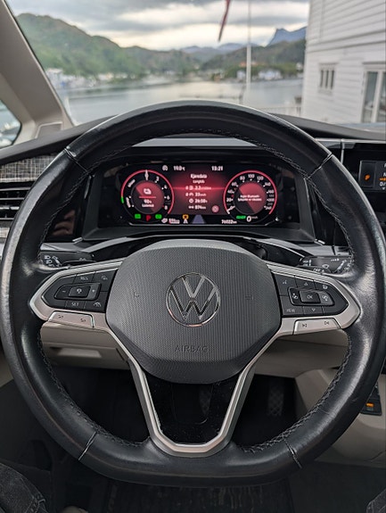 Volkswagen Multivan 12 of 18