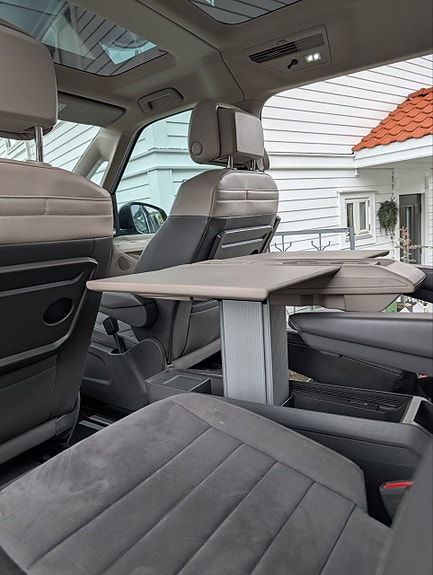 Volkswagen Multivan 14 of 18