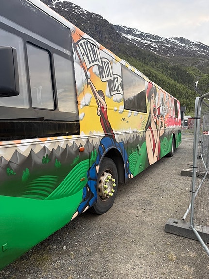 Volvo B12B ( Motatt bud på 200 000) 2 of 5