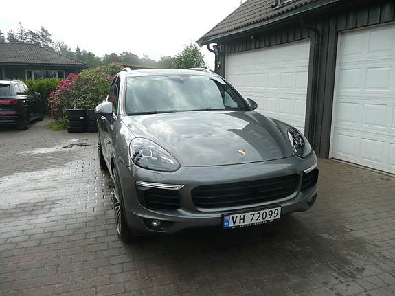 Porsche Cayenne 5 of 5