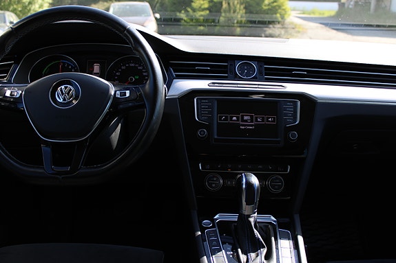 Volkswagen Passat 13 of 30