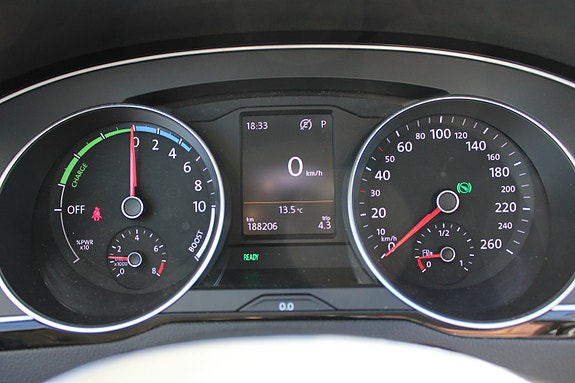Volkswagen Passat 11 of 30