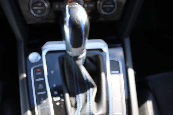 Volkswagen Passat 28 of 30
