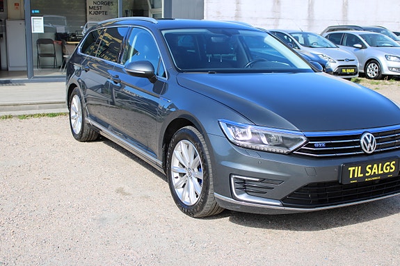 Volkswagen Passat 2 of 30