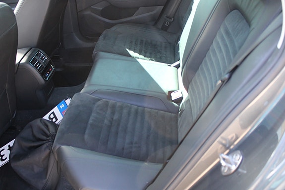 Volkswagen Passat 30 of 30