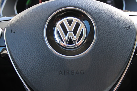 Volkswagen Passat 15 of 30