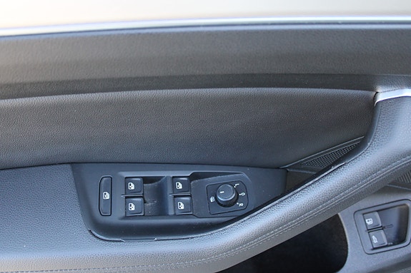 Volkswagen Passat 18 of 30