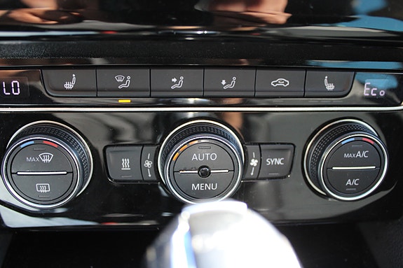 Volkswagen Passat 26 of 30