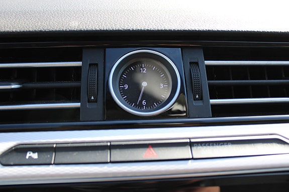 Volkswagen Passat 17 of 30