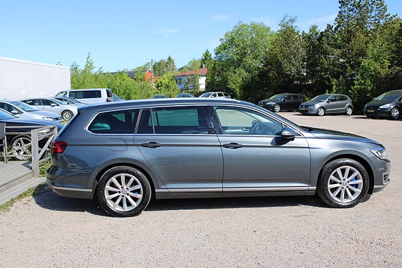 Volkswagen Passat 7 of 30