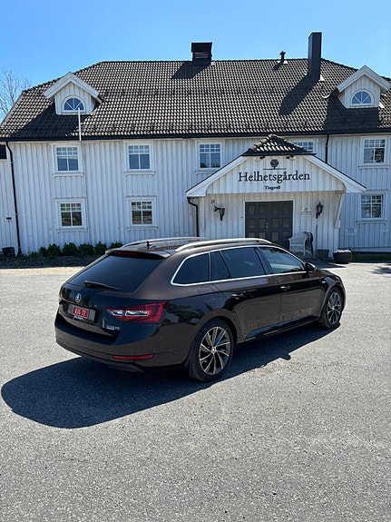 Skoda Superb 2 of 5