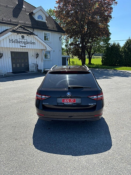 Skoda Superb 3 of 5