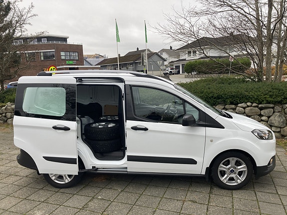 Ford Transit Courier 5 of 5