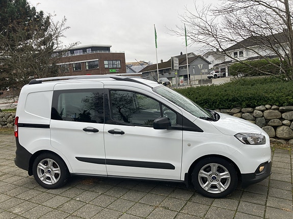 Ford Transit Courier 4 of 5